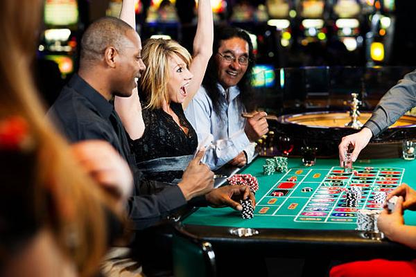 The Rise of Live Dealer Games in Mobile Casinos