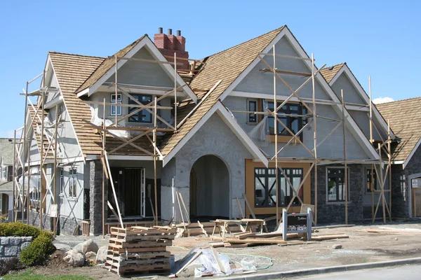 What to Consider When Hiring a Roofing Contractor in Longview